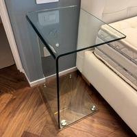 Tavolino moderno in vetro curvato