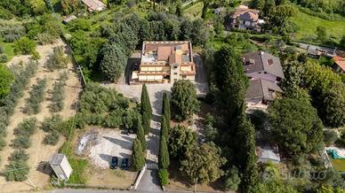 Villa di 673 m² con più di 5 locali a Tarano
