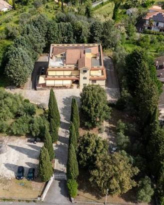 Villa di 673 m² con più di 5 locali a Tarano