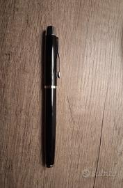  Penna stilografica Parker nera finiture cromate