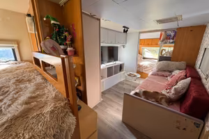 ROULOTTE CON PREINGRESSO IN LEGNO