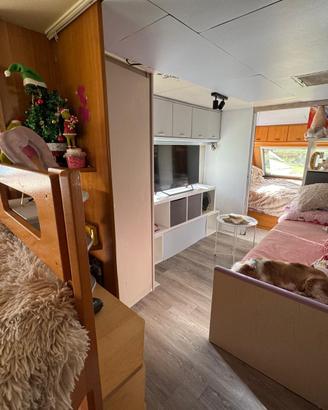 ROULOTTE CON PREINGRESSO IN LEGNO