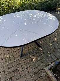 Tavolo in grès allungabile