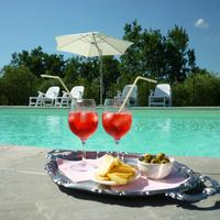 Casa con giardino e piscina