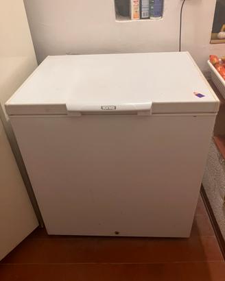 Congelatore a pozzetto grande Ignis