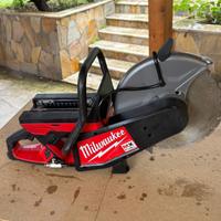 Troncatrice Milwaukee mx fuel a batteria