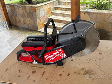 Troncatrice Milwaukee mx fuel a batteria