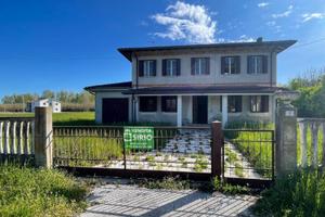 Spazi, natura e privacy: casa indipendente a Sa...