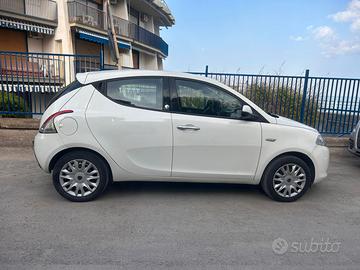  lancia Ypsilon gpl 2013 