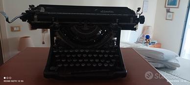 macchina da scrivere d'epoca 