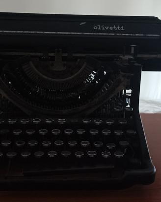 macchina da scrivere d'epoca 