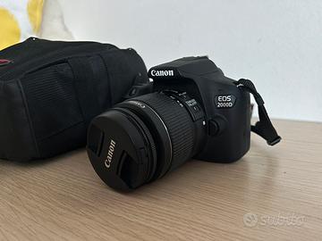 Canon EOS 2000D + obiettivo + accessori