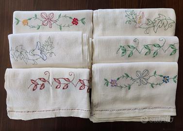 Asciugamani antichi in cotone ricamati