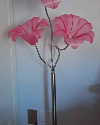 lampada design da terra con braccio snodabile 