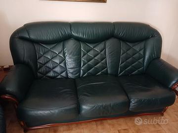 Divano pelle color verde scuro