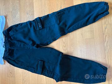 Pantalone cargo colore nero