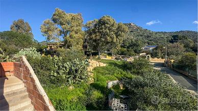 Villa bifamiliare con piscina a Torre delle Stelle