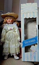 Bambola Victoria “Promenade Collection”