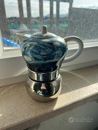Caffettiera Van Gogh notte stellata in porcellana.