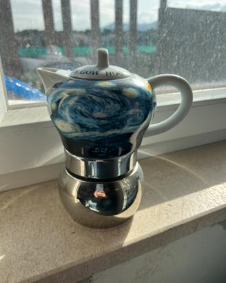 Caffettiera Van Gogh notte stellata in porcellana.