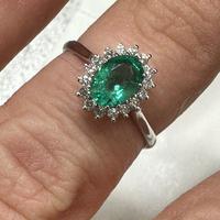 Anello modello Kate smeraldi e diamanti