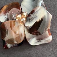 Spilla a forma di fiore