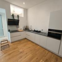 Monolocale luminoso con terrazza e posto auto