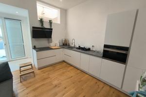 Monolocale luminoso con terrazza e posto auto