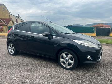 Ford Fiesta 1.4 tdCi 5 porte nera metallizzata