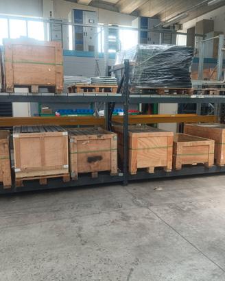 Scaffalature industriali porta pallet con ripiani