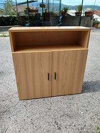 Mobiletto con ante e ripiani