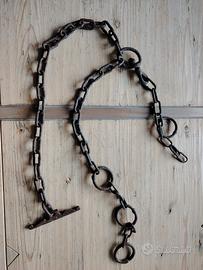 Antica catena per bovini forgiata a mano