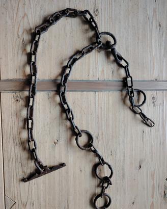 Antica catena per bovini forgiata a mano
