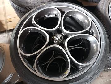 Cerchi in lega Alfa GIULIA 19" con pneumatici