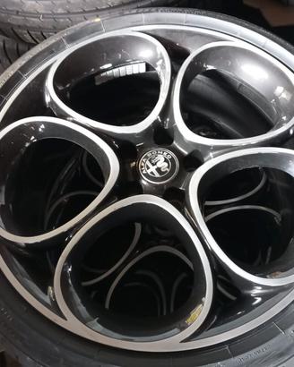 Cerchi in lega Alfa GIULIA 19" con pneumatici