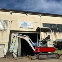 MINIESCAVATORE TAKEUCHI TB215R