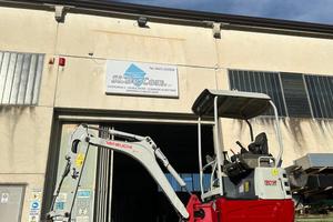 MINIESCAVATORE TAKEUCHI TB215R