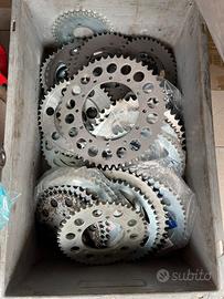 Corone moto d'epoca e moderne