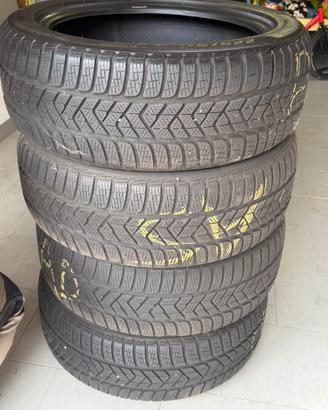 Gomme invernali Pirelli sottozzero