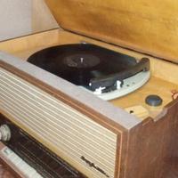 Radio giradischi d'epoca