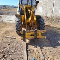 Pala con forche e benna