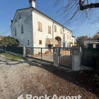 CASALE CON TERRENI IN VIA EX SCUOLE, GUALTIERI (RE