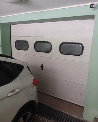 garage con suo motore