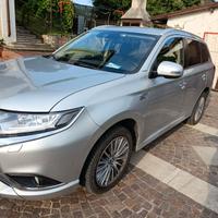 Mitsubishi Outlaander