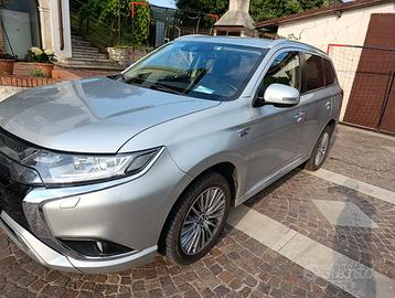 Mitsubishi Outlaander