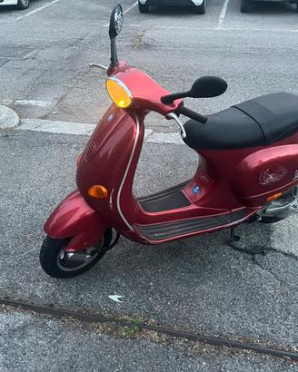 Vespa Scooter ET4 125