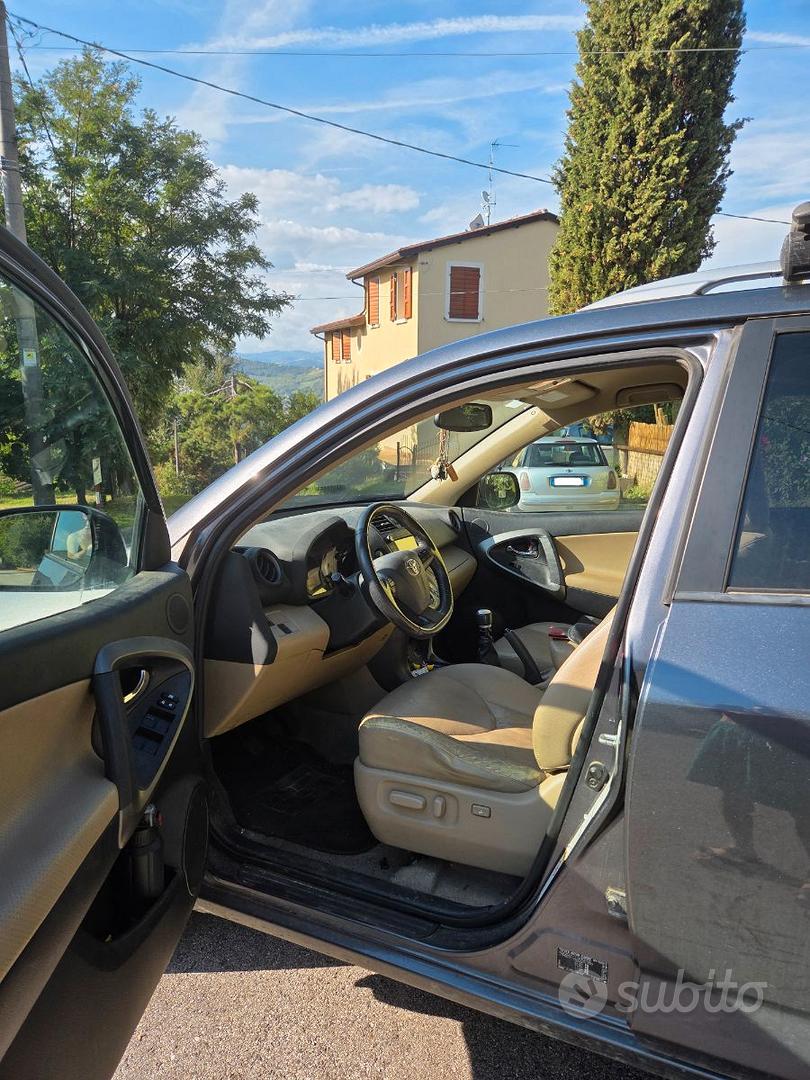 Toyota Rav4 2010 photo 2