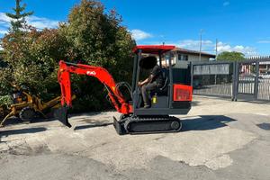 E136 - Escavatore FAI 13 q