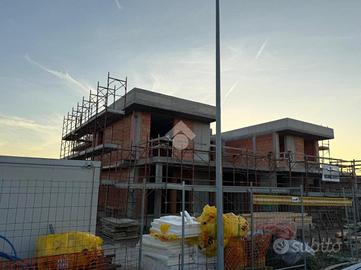 PORZIONE DI TRIFAMILIARE A DELLO