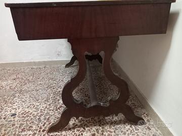 Scrivania antica modello lira